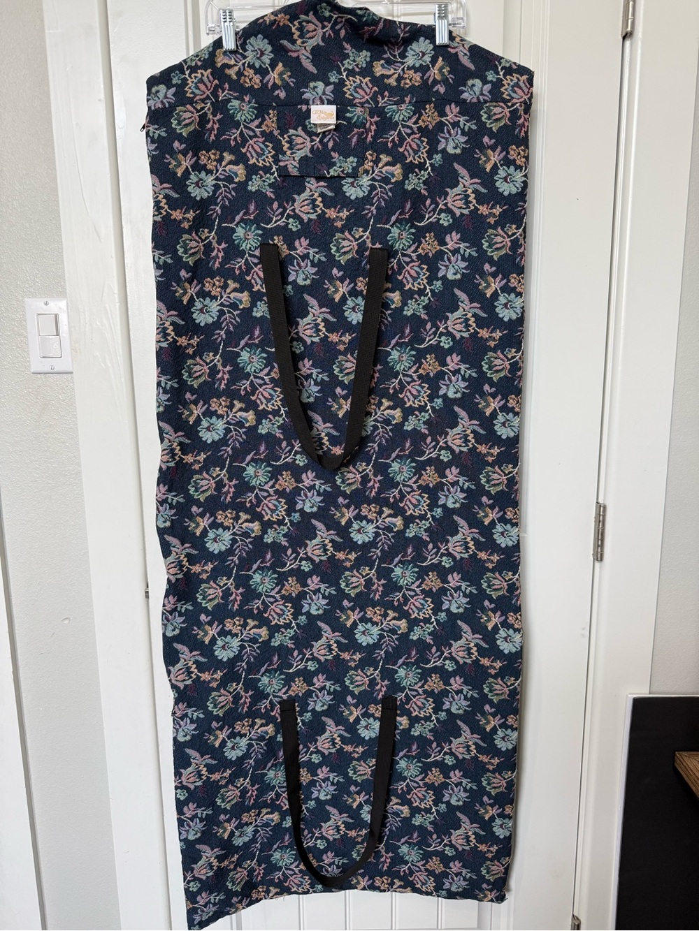 VTG Garment Bag , Blue Floral Tapestry with Pockets for Shoes & Accessaries
